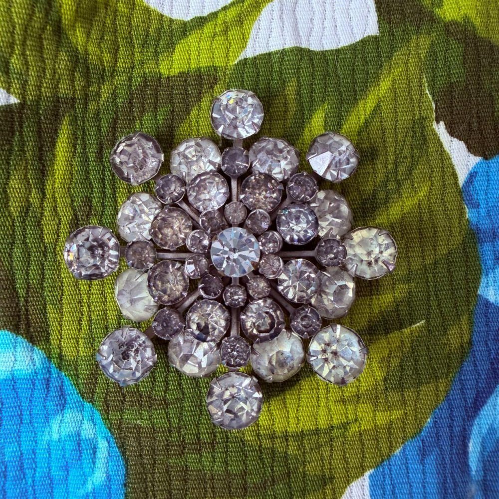 Beautiful glass 2" brooch